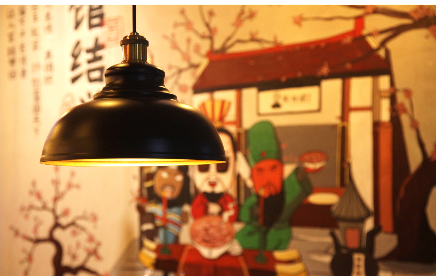 藤县在餐饮空间设计中，灯光设计起到什么作用呢？