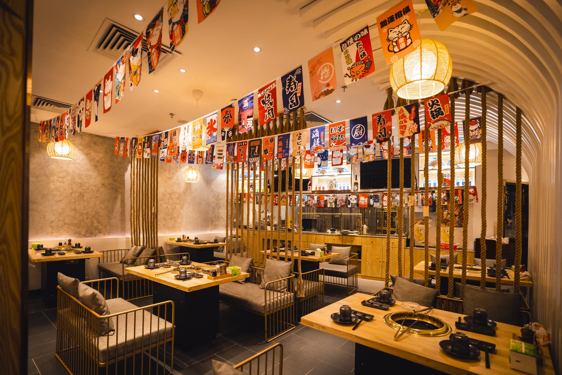 藤县如何通过深圳餐饮空间设计来确定餐厅的装修风格？