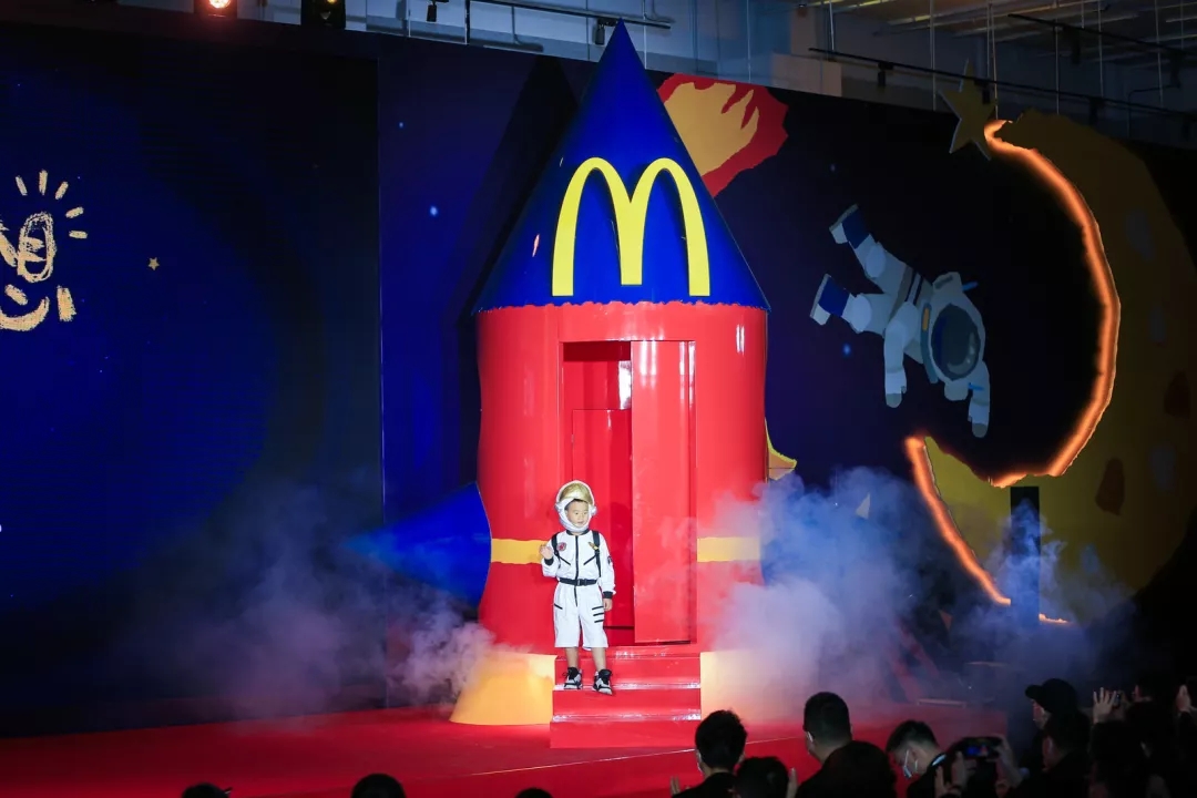 藤县麦当劳中国为孩子“点亮梦想”，带你上天！